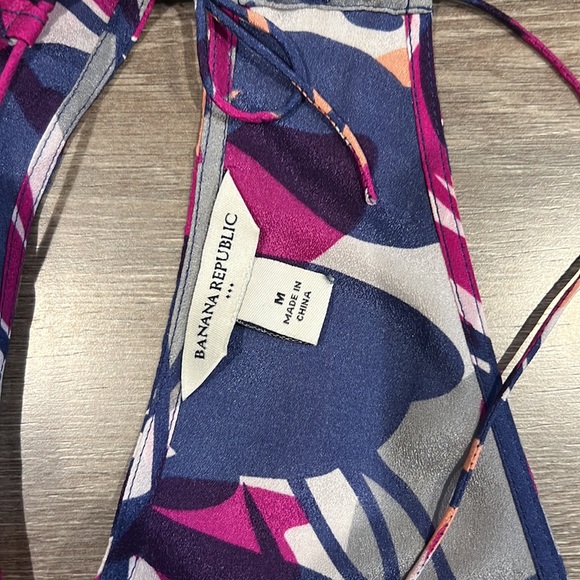 Banana republic halter top. - Picture 3 of 4